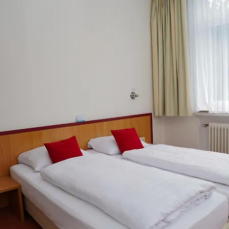 Hotel Am Hillegosser Hof 2*