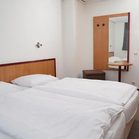 Am Hillegosser Hof Hotel 2*