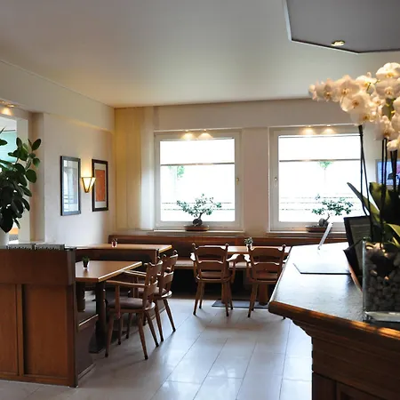 Am Hillegosser Hof 2*